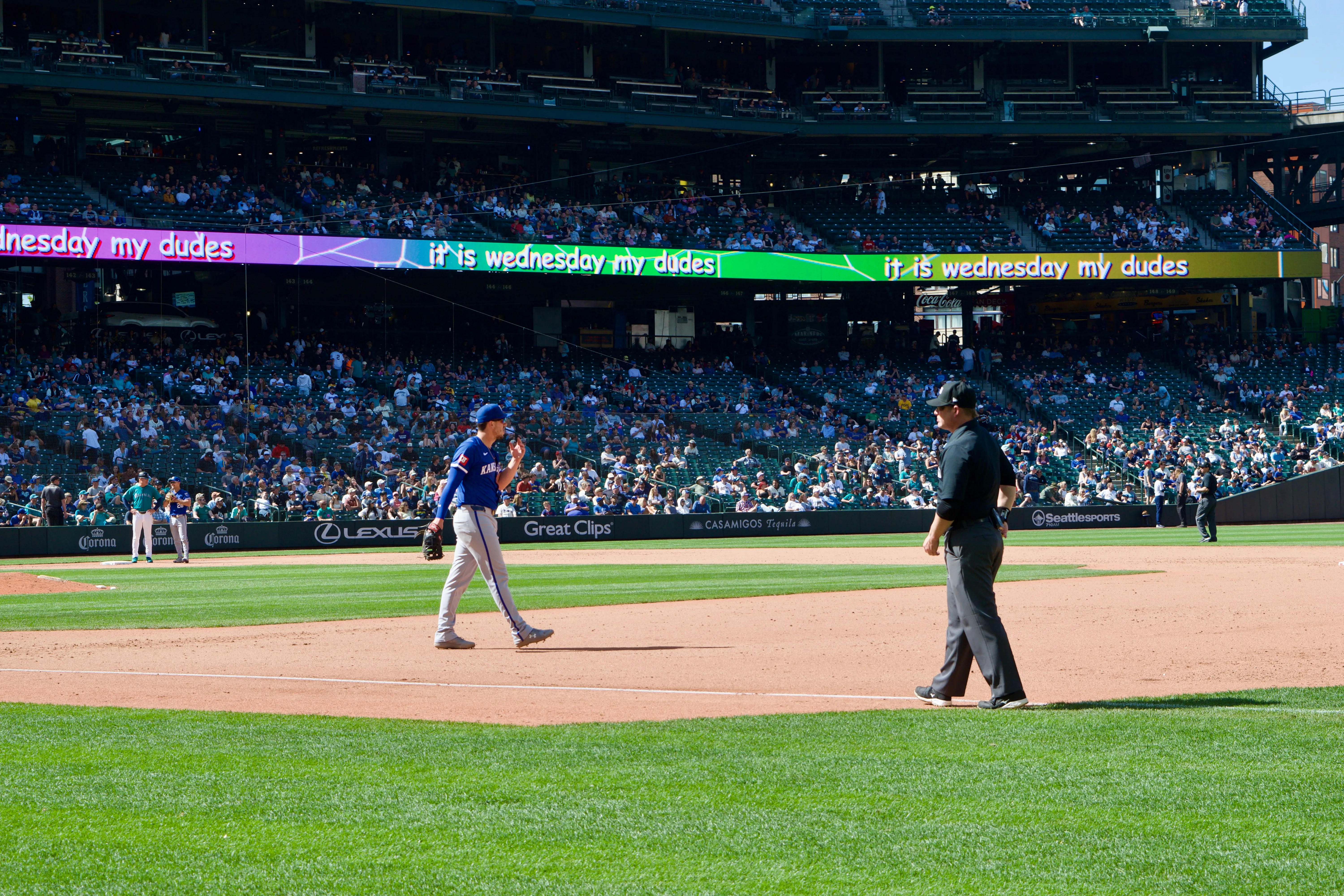 Umpire Sean Barber and Kansas City first baseman Vinnie Pasquantino get into position before the bottom of the inning